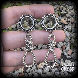 These gorgeous spooky tunnel dangles feature a classic antique silver hangmans noose, weighing only 11 grams each and measuring 6cms from tip to tip.

This pair has made on 9/16" (14mm) gauge ornate surgical steel screw fit tunnels.
