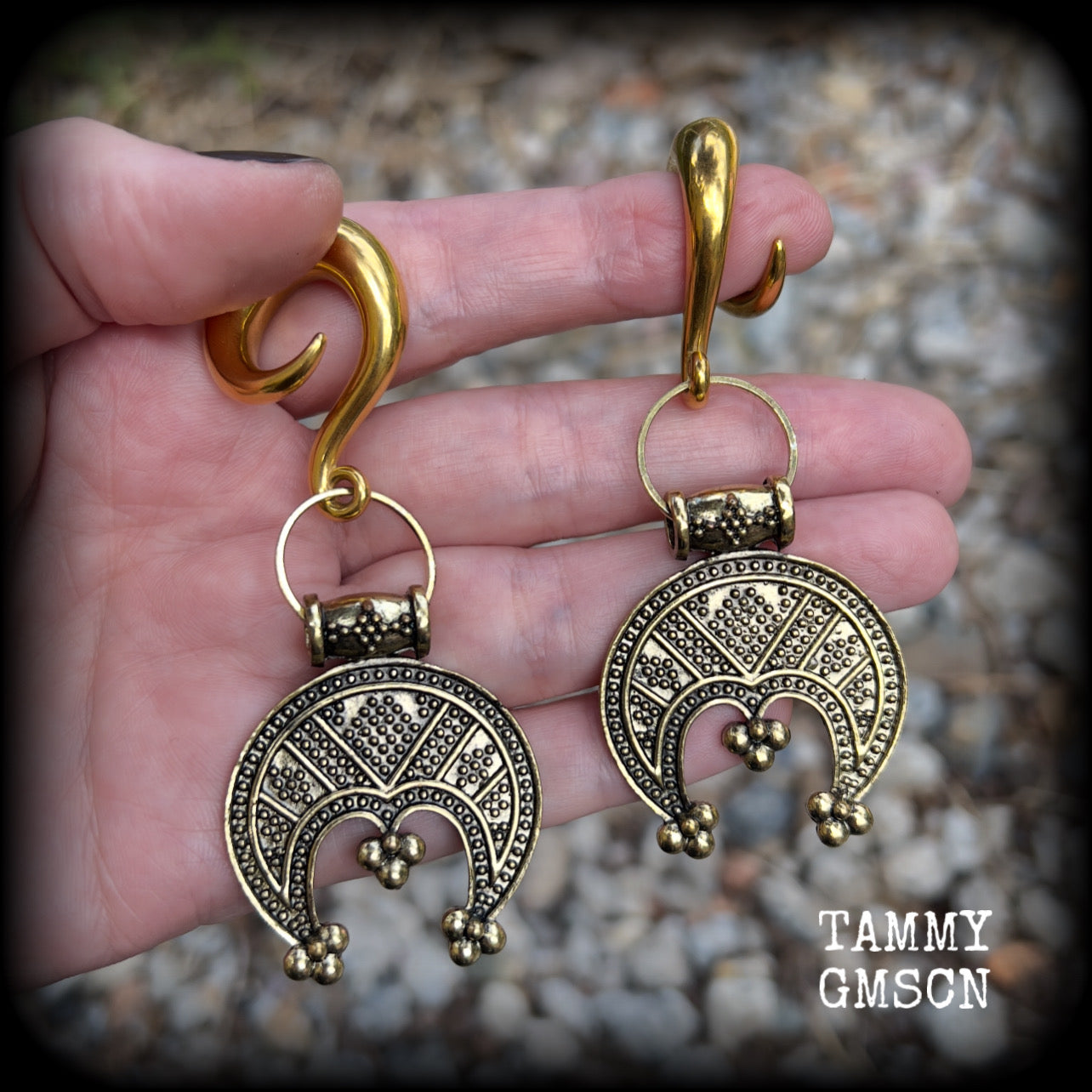 These beautiful gauged earrings feature stunning antique gold Pictish pendants, weighing approx 24 grams each, and are nice and dangly, measuring just over 9cms from tip to tip.
This pair have been made on 0 gauge (8mm) surgical steel full curl hooks, suitable for stretched lobes.