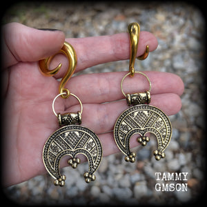 These beautiful gauged earrings feature stunning antique gold Pictish pendants, weighing approx 24 grams each, and are nice and dangly, measuring just over 9cms from tip to tip.
This pair have been made on 0 gauge (8mm) surgical steel full curl hooks, suitable for stretched lobes.