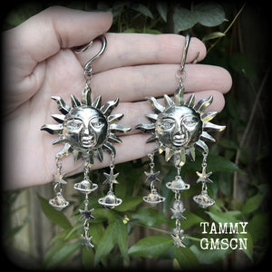 Folk horror sun earrings Celestial ear gauges 6 gauge ear weights Esoteric sun and moon Body jewelry 6g 2g 0g 00g 1/2 9/16 5/8 3/4 1 1.1 1.18 4mm 6mm 8mm 10mm 12mm 14mm 16mm 19mm 22mm 25mm 28mm 30mm Sun earrings Planets earrings Star earrings Stars