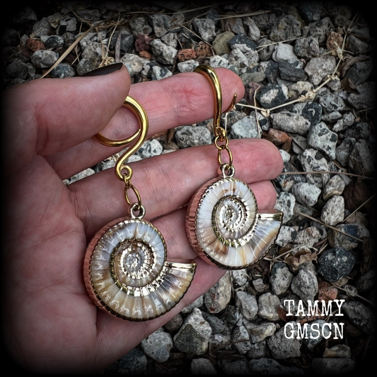 These gauged earrings feature gorgeous acrylic nautilus sea shells, super lightweight- weighing 9 grams each, and nice and dangly, measuring just under 7cms from tip to tip.
These beautiful earrings have been made on 6 gauge (4mm) surgical steel full curl hooks, to be worn in stretched lobes.