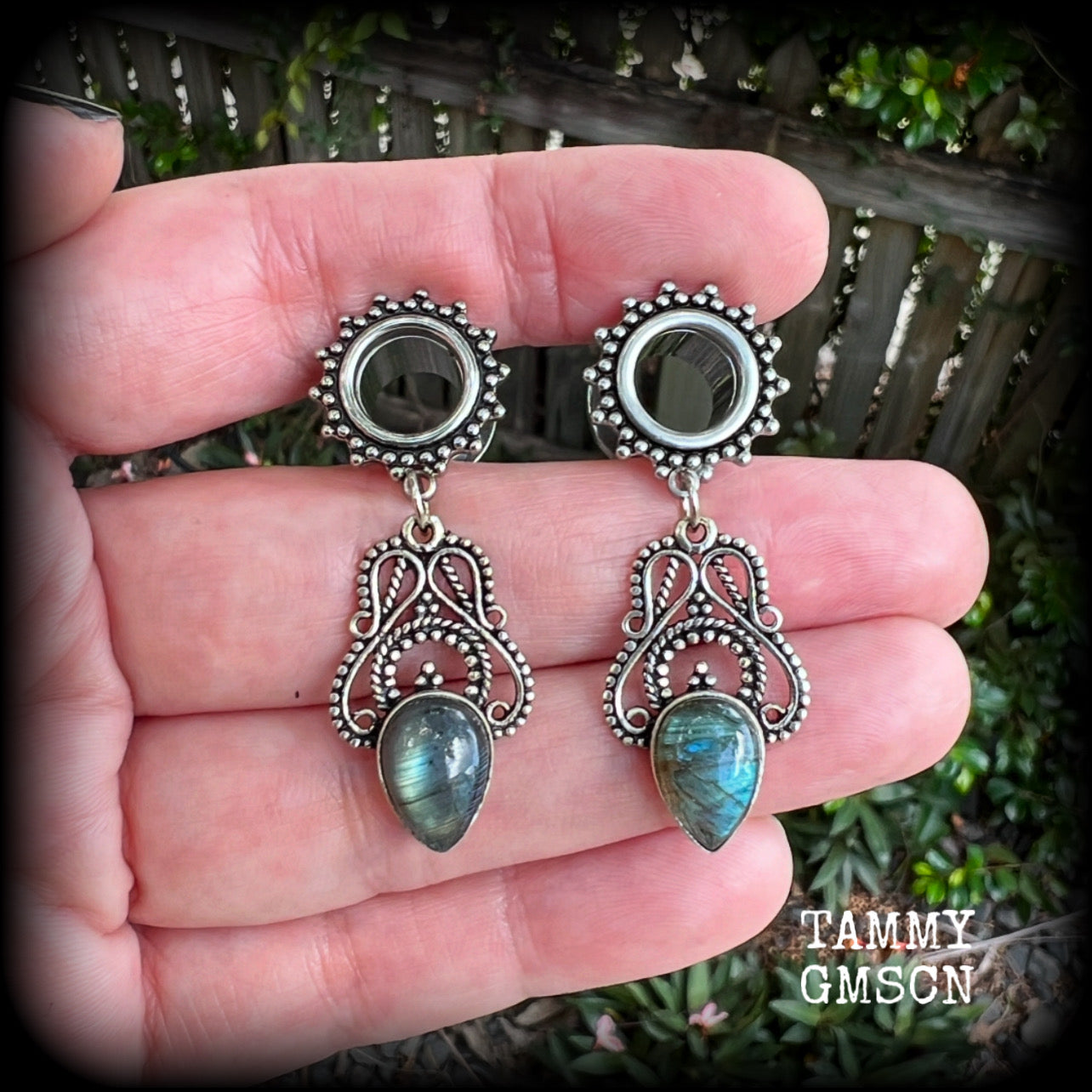 These beautiful boho tunnel earrings feature gorgeous polished labradorite gemstones, weighing approx 6 grams each and measure just under 5cms from tip to tip.

This pair has been made with 00 gauge (10mm) ornate surgical steel screw fit tunnels.