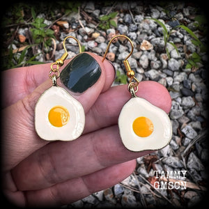 Egg earrings Eggs earrings Fried eggs earrings Poached eggs earrings Food earrings Food jewelry Retro earrings Kitch earrings Novelty earrings Fun earrings Gifts for her Stocking stuffers Christmas gifts Pierced ears 