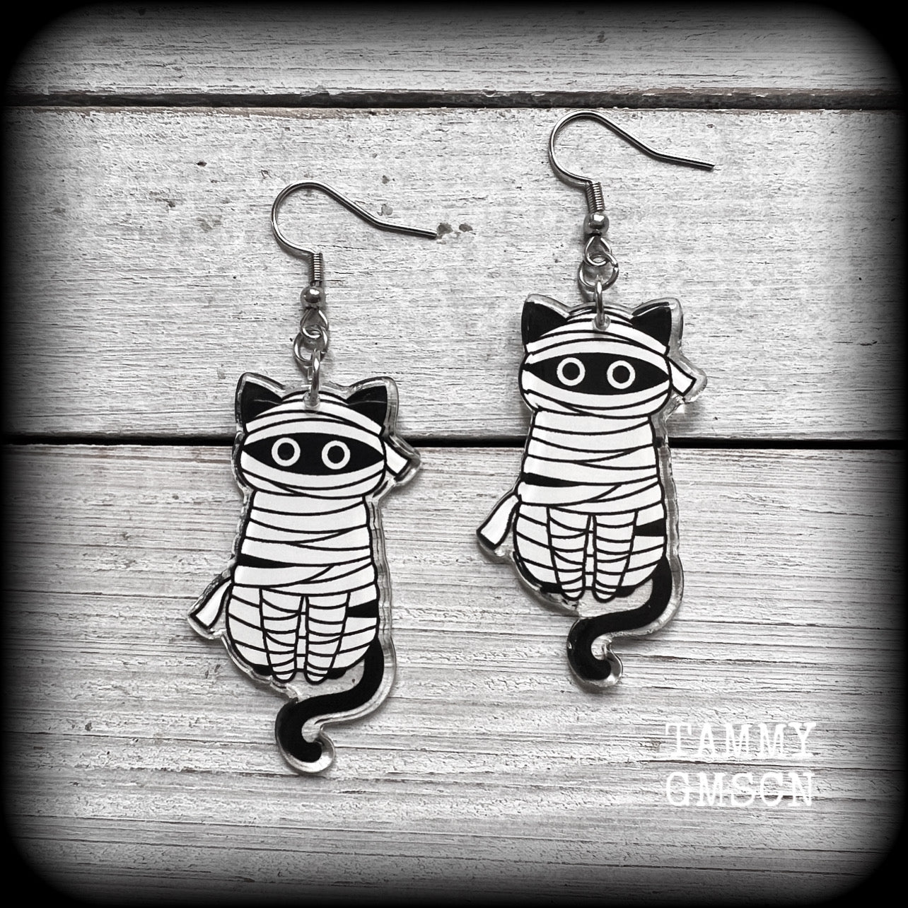 The Mummy cat earrings Supernatural kitty earrings Crazy cat lady earrings cat jewellery Halloween earrings Gauged earrings Pierced ears Ear gauges Los Muertos earrings Day of the Dead earrings Samhain earrings Samhain jewelry Universal monsters