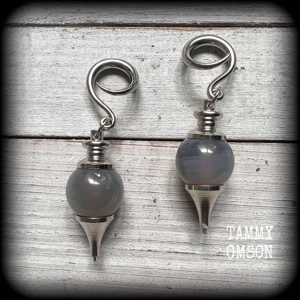 This is a pair of gorgeous grey agate gauged earrings, weighing in at approx 18 grams each, and measuring just over 7 cms from tip to tip.
This pair has been made with 6 gauge (4mm) stainless steel full curl hooks, suitable for stretched lobes.