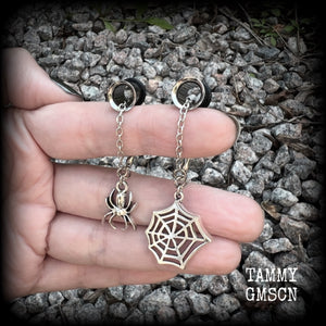 These super cute antique silver and cob web tunnel dangles are nice and lightweight and nice and dangly, weighing only a gram or two each, and measuring just under 7cms from tip to tip.

💥This listing includes one pair of surgical steel single flared O-ring earlets