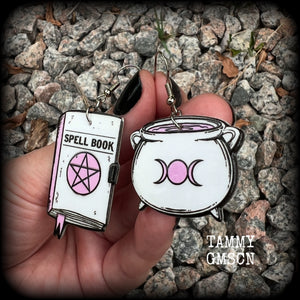 These awesome spooky cute pastel goth earrings feature baby pink and white witches spell books and cauldron charms, are nice and light weight at only a few grams each, and are nice and dangly, measuring just on 6cms from tip to tip.  This pair has been made on with stainless steel french hooks, suitable for pierced ears.