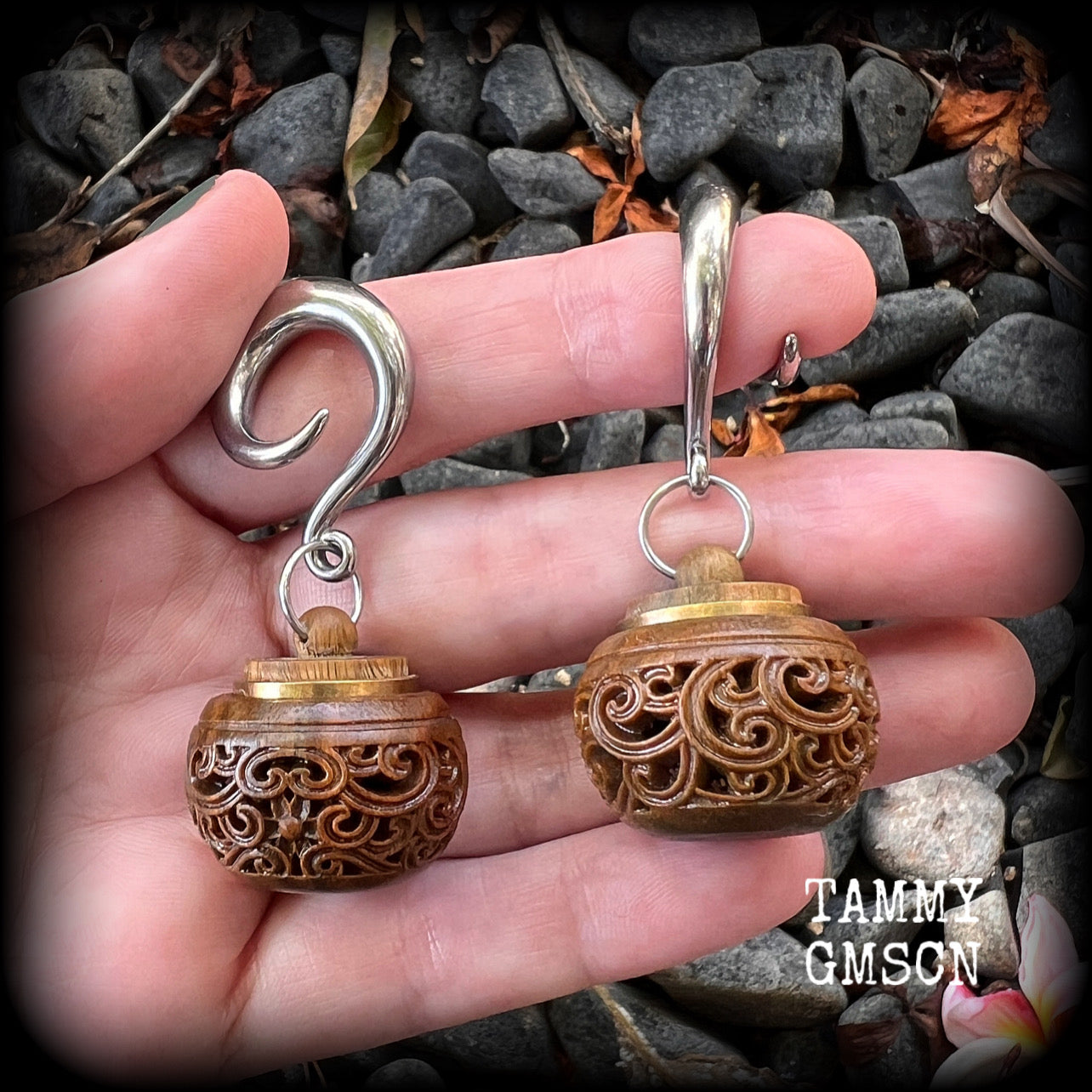 These beautifully carved Sandalwood stash pot earrings weigh in at only 15 grams a piece, and measure just on 6cms from tip to tip.
This pair has been made on 2 gauge (6mm) stainless steel full curled hooks, to be worn in stretched lobes.