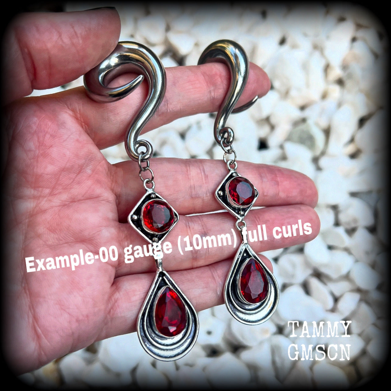 These beautiful dangly gauged earrings feature gorgeous deep red faceted garnet gemstones in an ornate antique silver setting, measuring just over 10cms from tip to tip, and weigh approx 27 grams each.  This pair have been made with 00 gauge (10mm) surgical steel full curl hooks, to be worn in stretched lobes.