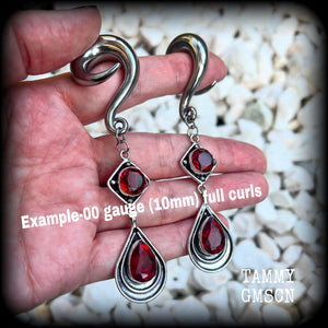 These beautiful dangly gauged earrings feature gorgeous deep red faceted garnet gemstones in an ornate antique silver setting, measuring just over 10cms from tip to tip, and weigh approx 27 grams each.  This pair have been made with 00 gauge (10mm) surgical steel full curl hooks, to be worn in stretched lobes.