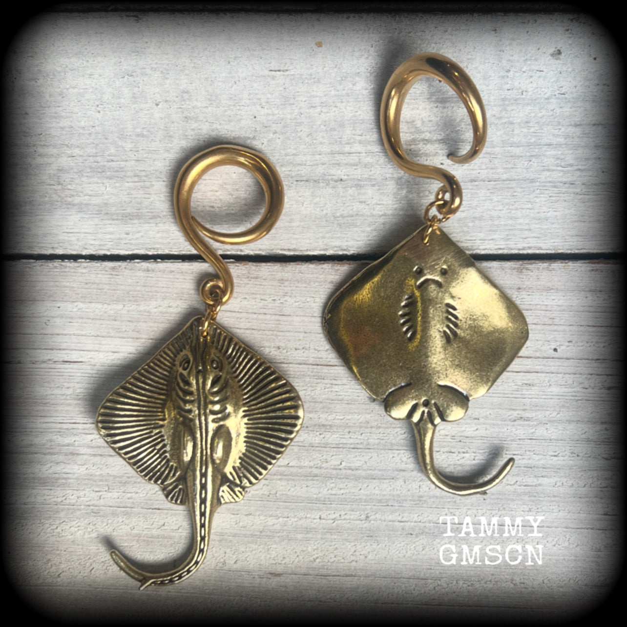 🔥 Symbolically, the stingray embodies calmness under pressure, self-defense, and navigating life's challenges with strength and balance.  

These awesome ear hangers feature a pair of brass sting rays, measuring just on 7cms from tip to tip, and weighing approx 17 grams each.

This pair has been made on 6 gauge (4mm) surgical steel full curls, suitable for stretched lobes.
