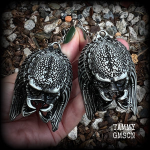 This is a pair of awesome Predator earrings! These are nice and big measuring approx 9.5cms from tip to tip, and weigh 33 grams each (these are HEAVY).

This pair have been made on stainless steel french hooks-for stretched lobes.

