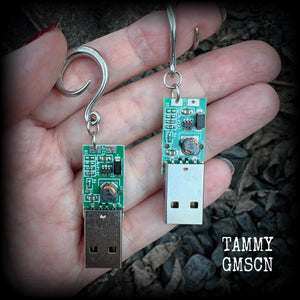 These awesome earrings feature a classic green USB, are nice and dangly, measuring approx 7cms from tip to tip, and nice and light weight, weighing only 6 grams each.

This pair has been made on 6 gauge (4mm) surgical steel full curl hooks, to be worn in stretched lobes.
