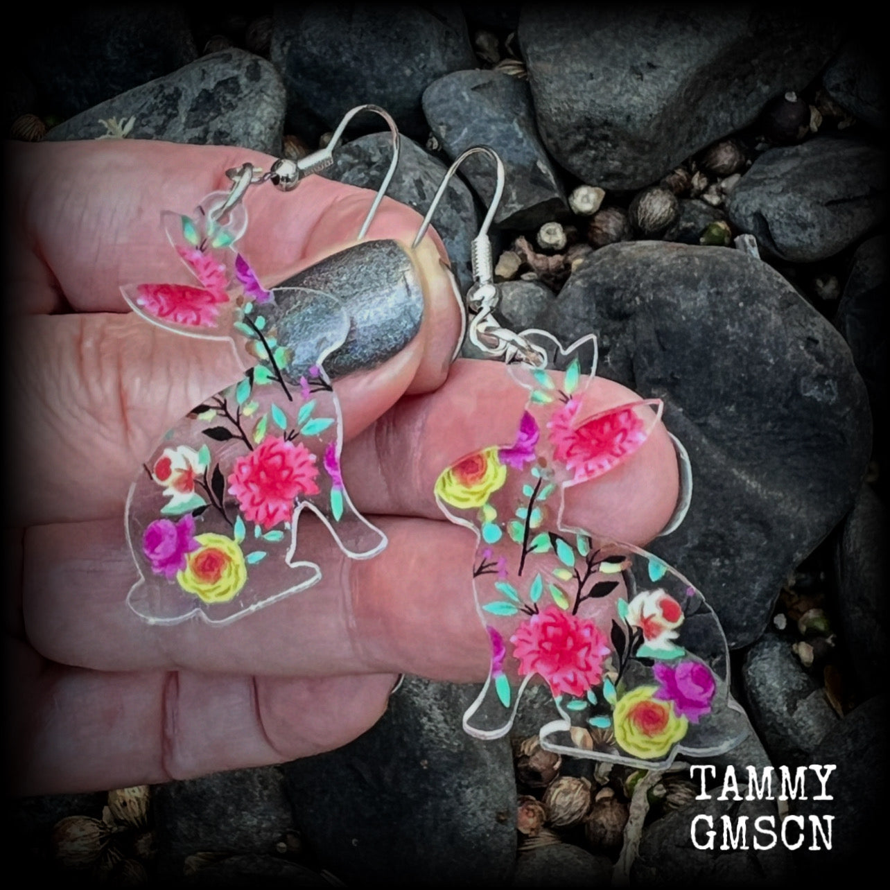 These adorable earrings feature cute floral mon mon bunny rabbits, are super lightweight weighing in at only a few grams each, and are nice and dangly, measuring just over 6 cms from tip to tip.
This pair has made on stainless steel french hooks, suitable for pierced ears.