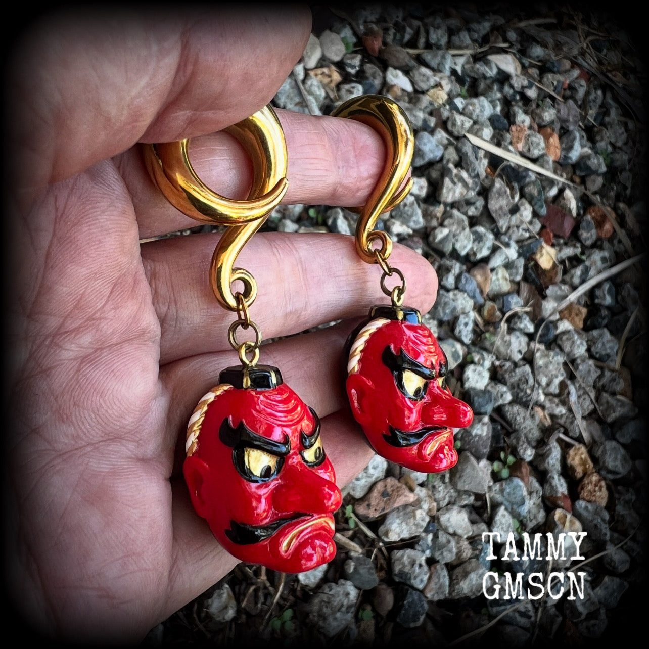 These unique earrings feature bright red painted resin tengu masks, measuring just on 7.5cms from tip to tip and weighing approx 25 grams each.
This pair has been made on 0 gauge (8mm) surgical steel full curl hooks, suitable for stretched lobes.