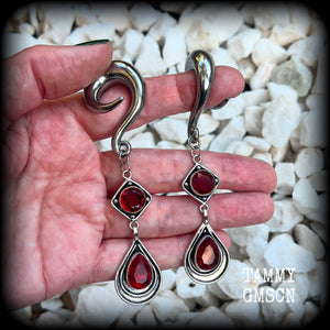 These beautiful dangly gauged earrings feature gorgeous deep red faceted garnet gemstones in an ornate antique silver setting, measuring just over 10cms from tip to tip, and weigh approx 27 grams each.  This pair have been made with 00 gauge (10mm) surgical steel full curl hooks, to be worn in stretched lobes.