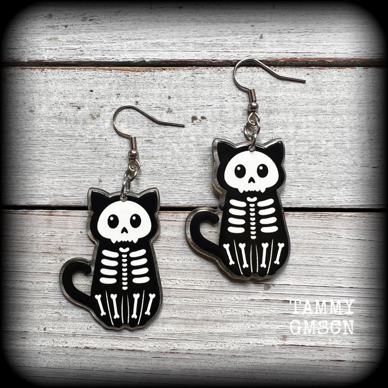 Skeleton cat earrings Supernatural kitty earrings Crazy cat lady earrings cat jewellery Halloween earrings Gauged earrings Pierced ears Ear gauges Los Muertos earrings Day of the Dead earrings Samhain earrings Samhain jewelry Witches cat Spectre