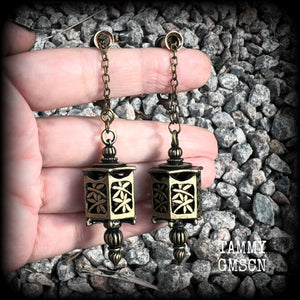 These gorgeous earrings feature an antique bronze Japanese lantern, are nice and big, measuring just on 8.5cms from tip to tip, and weigh approx 15 grams each.

💥This listing includes one pair of surgical steel single flared O-ring earlets

