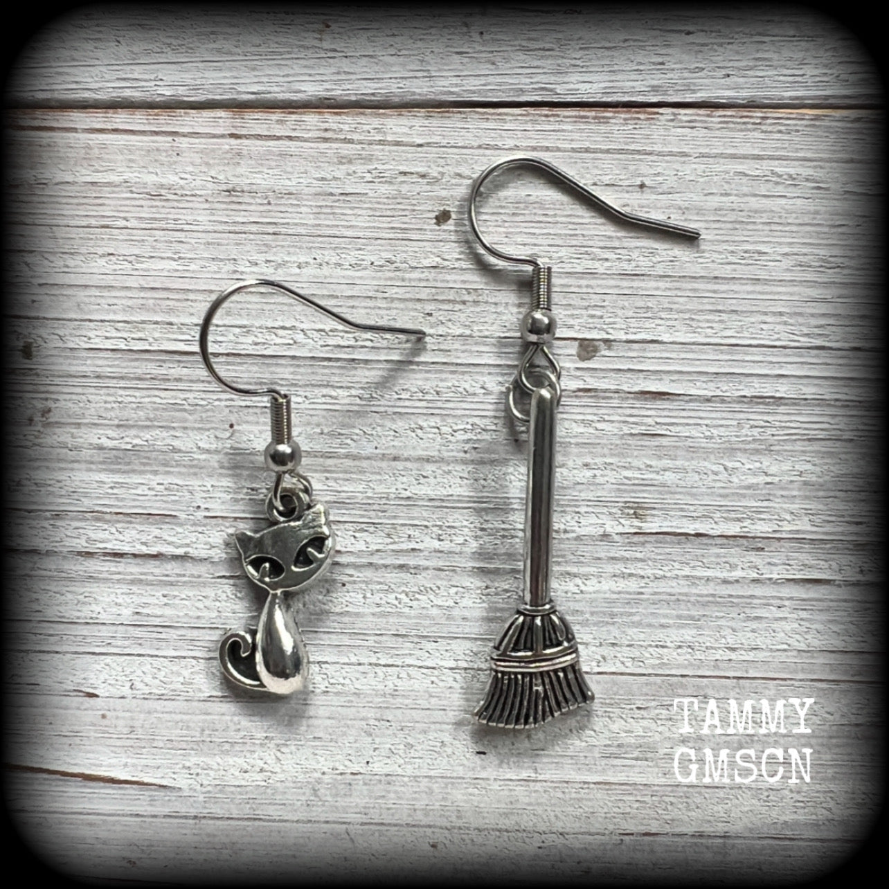 These cute earrings feature antique silver cats and witches brooms! These earrings are nice and light weight at only a few grams each, and nice and dangly, measuring 3- 5cms from tip to tip.
This pair has been made on stainless steel french hooks, suitable for pierced ears.