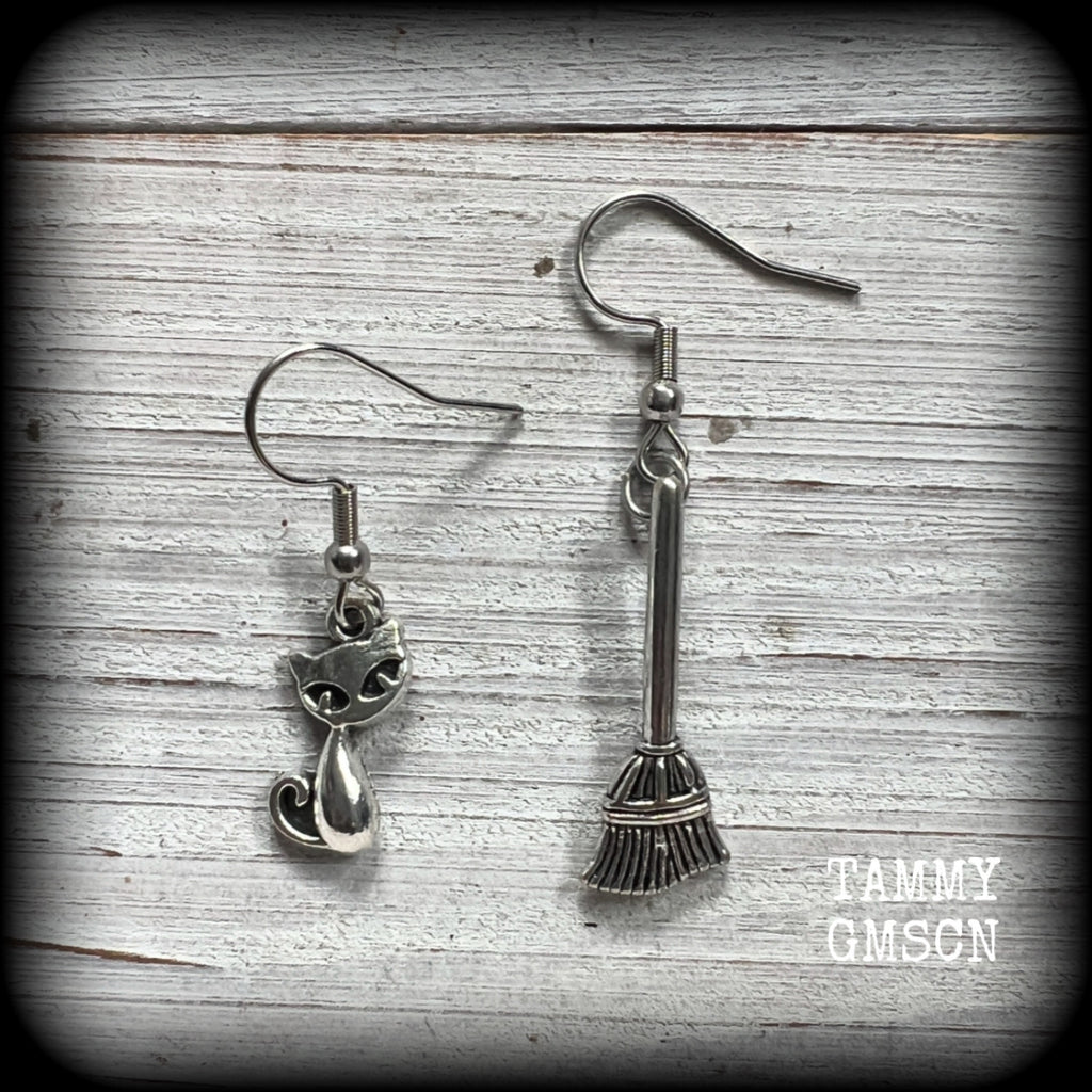 These cute earrings feature antique silver cats and witches brooms! These earrings are nice and light weight at only a few grams each, and nice and dangly, measuring 3- 5cms from tip to tip.
This pair has been made on stainless steel french hooks, suitable for pierced ears.