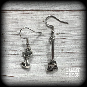 These cute earrings feature antique silver cats and witches brooms! These earrings are nice and light weight at only a few grams each, and nice and dangly, measuring 3- 5cms from tip to tip.
This pair has been made on stainless steel french hooks, suitable for pierced ears.