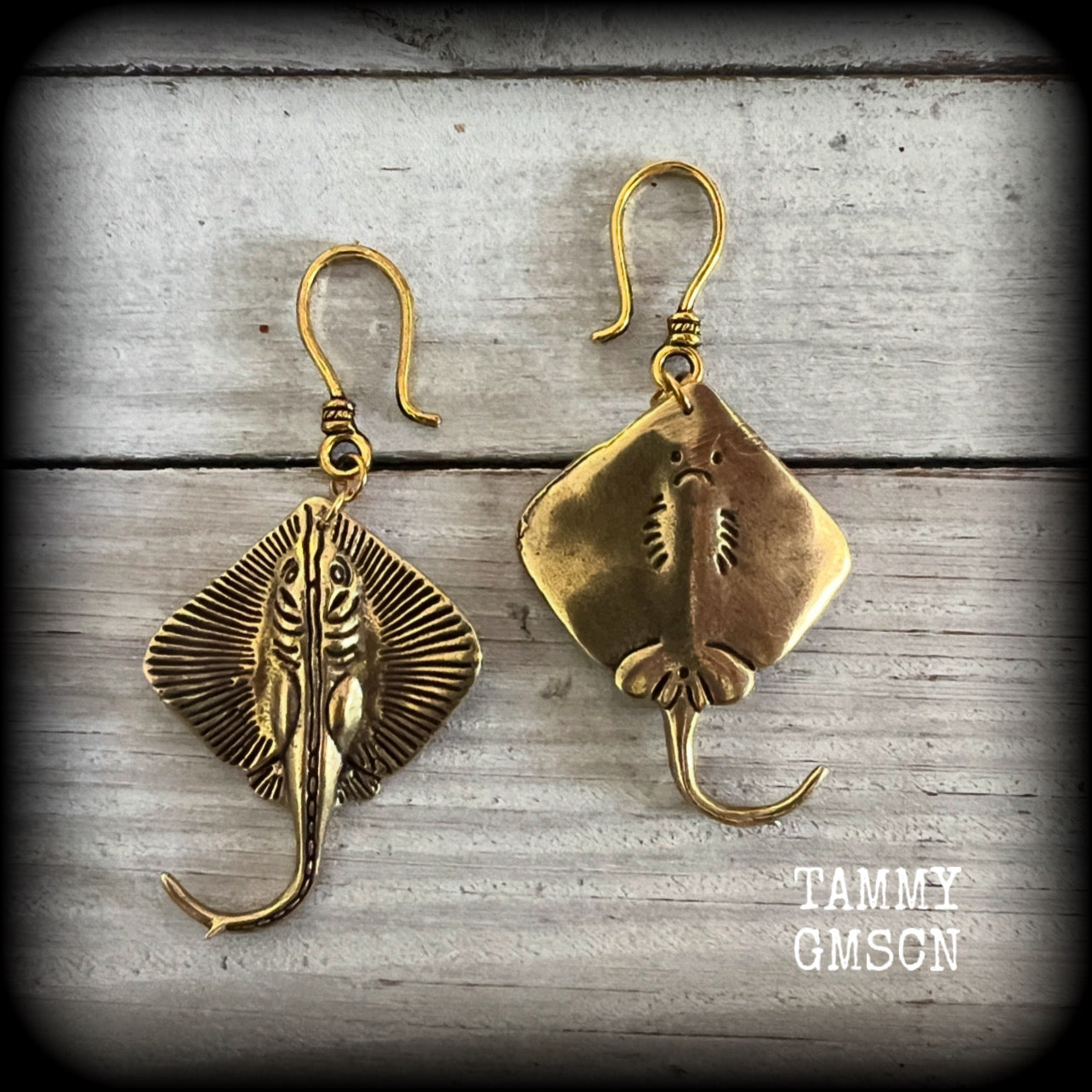 These gorgeous golden brass earrings feature a pair of adorable stingrays, weighing 14 grams each, measuring approx 7cms from tip to tip.

This pair has been made on antique gold small shephard hooks, suitable for stretched lobes when worn with silicone earlets from 8 gauge (3mm).