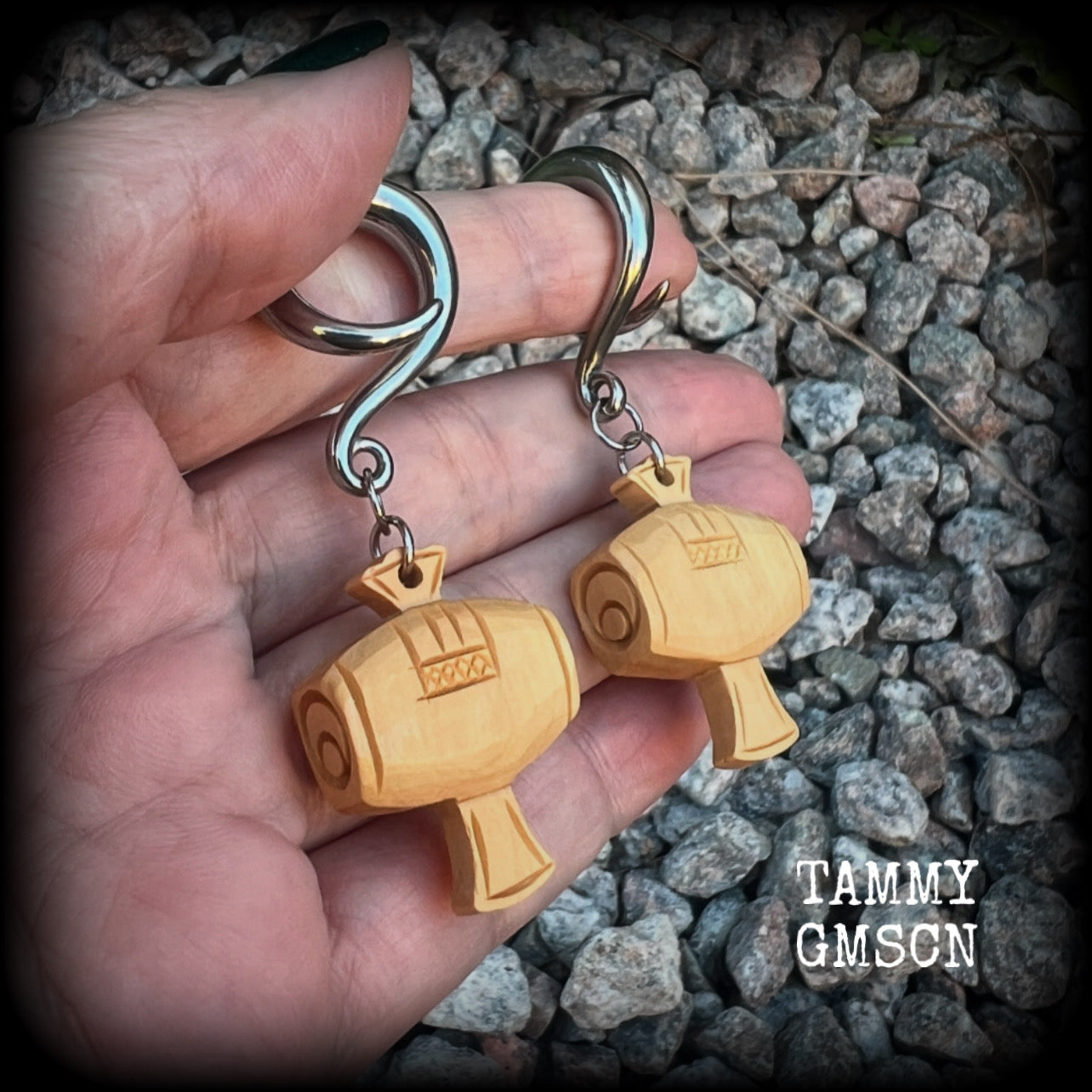 🔥 The lucky mallet is part of Japanese folklore. Uchide no kozuchi is a legendary Japanese "magic hammer" which can "tap out" anything wished for. This treasure is also known as "magic wishing mallet", "lucky hammer", and "the mallet of fortune" 🔥

These earrings feature a hand carved peach wood lucky mallet, measuring just on 6.5 cms from tip to tip and weighing approx 10 grams each.

This pair have been made with 2 gauge (6mm) surgical steel full curl hooks, to be worn in stretched lobes.