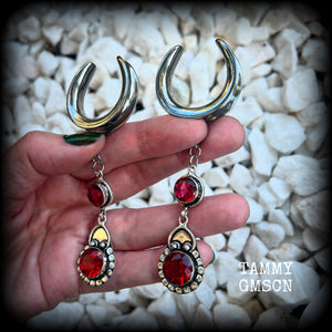 These beautiful boho Garnet ear hangers are made with gorgeous facet gemstones in a beautiful boho antique silver setting, measuring just on 10cm from tip to tip, and weighing 18 grams each, nice and lightweight. 

These earrings have been made on 1.18" gauge (30mm) surgical steel cradles, to be worn in stretched lobes.
