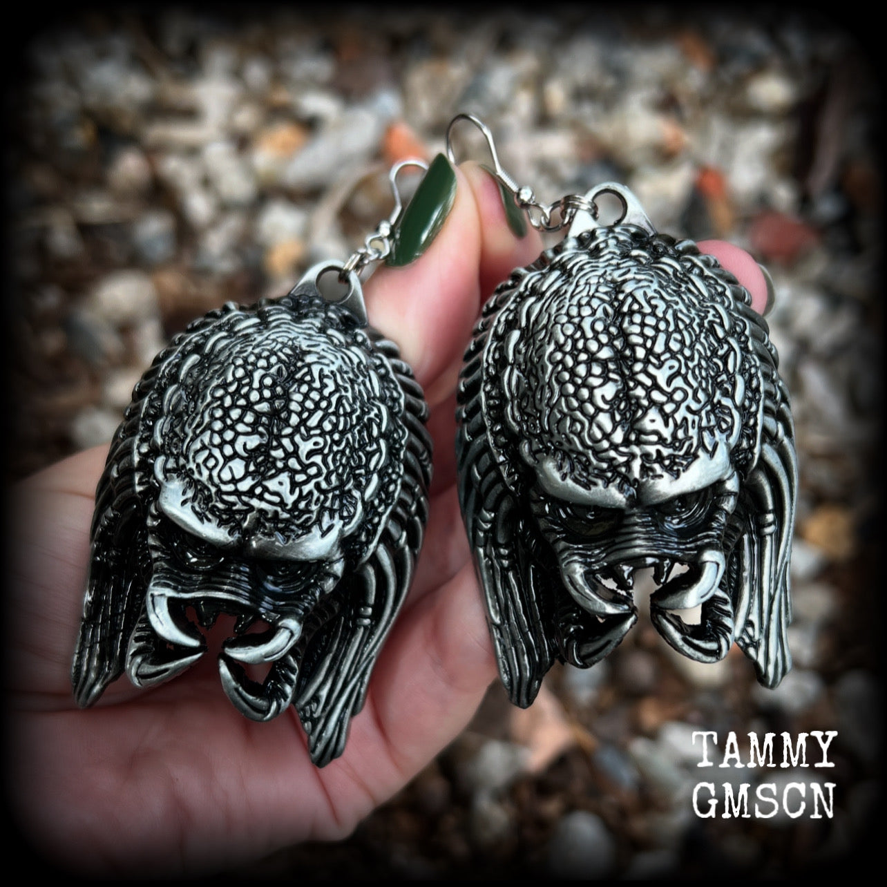 This is a pair of awesome Predator earrings! These are nice and big measuring approx 9.5cms from tip to tip, and weigh 33 grams each (these are HEAVY).

This pair have been made on stainless steel french hooks-for stretched lobes.

