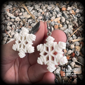 Snowflake earrings Snowflakes tunnel dangles Plugs Ear gauges Stretched ears Gauged ears Christmas earrings Christmas decorations Snowflakes Stretched lobes Body jewelry Ear gauges Pierced ears Stocking stuffers Secret santa Gifts for girls Kriss