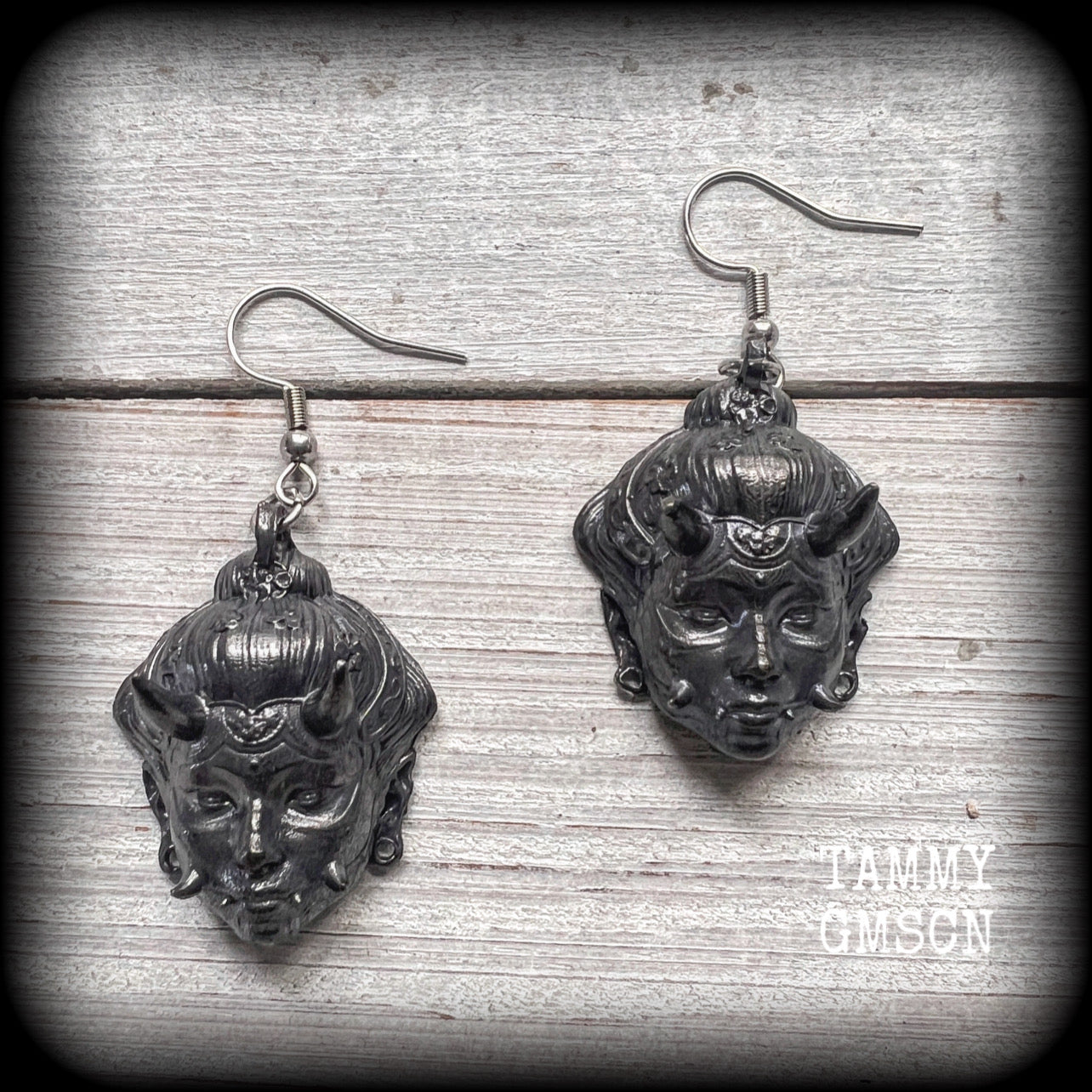 Prajna earrings Jorogumo Yokai earrings Hanechka Japanese mask Hannya mask Samurai jewllery Japanese ghost demon earrings Japanese jewelry Unique earrings kawaii jewllery Japanes folklore Japanese legend Ghost stories Japanese earrings Kawaii earring