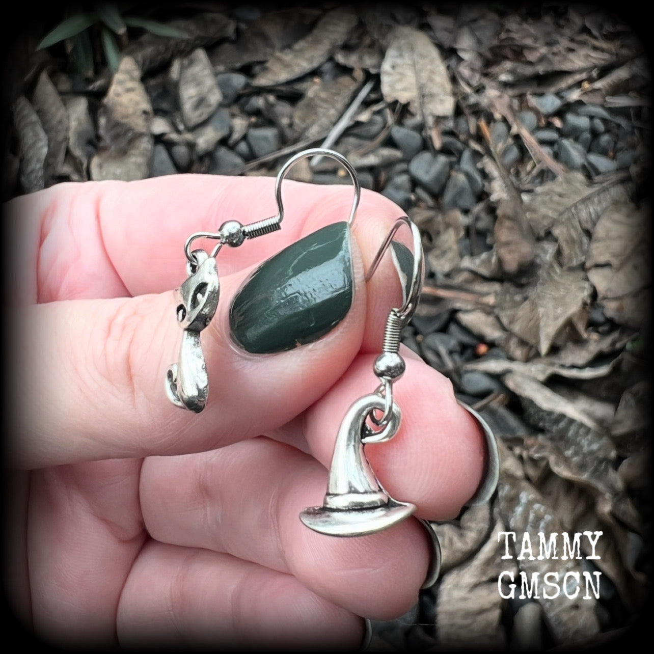 These adorably witchy earrings feature a cute antique silver black cat and witches hat! These earrings are nice and light weight at only a gram or two each, measuring just under 4cms from tip to tip.

This pair has been made on stainless steel french hooks, suitable for pierced ears.