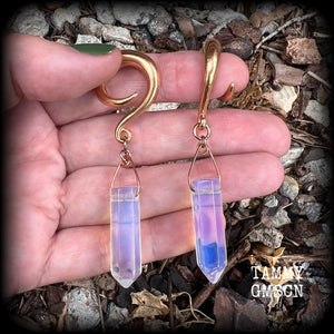 Featuring milky white opalite points, these gorgeous gauged earrings measure 7.5cms from tip to tip, and weigh approx 11 grams each.
This pair has been made on 2 gauge (6mm) rose gold tone surgical steel full curl hooks, suitable for stretched lobes.