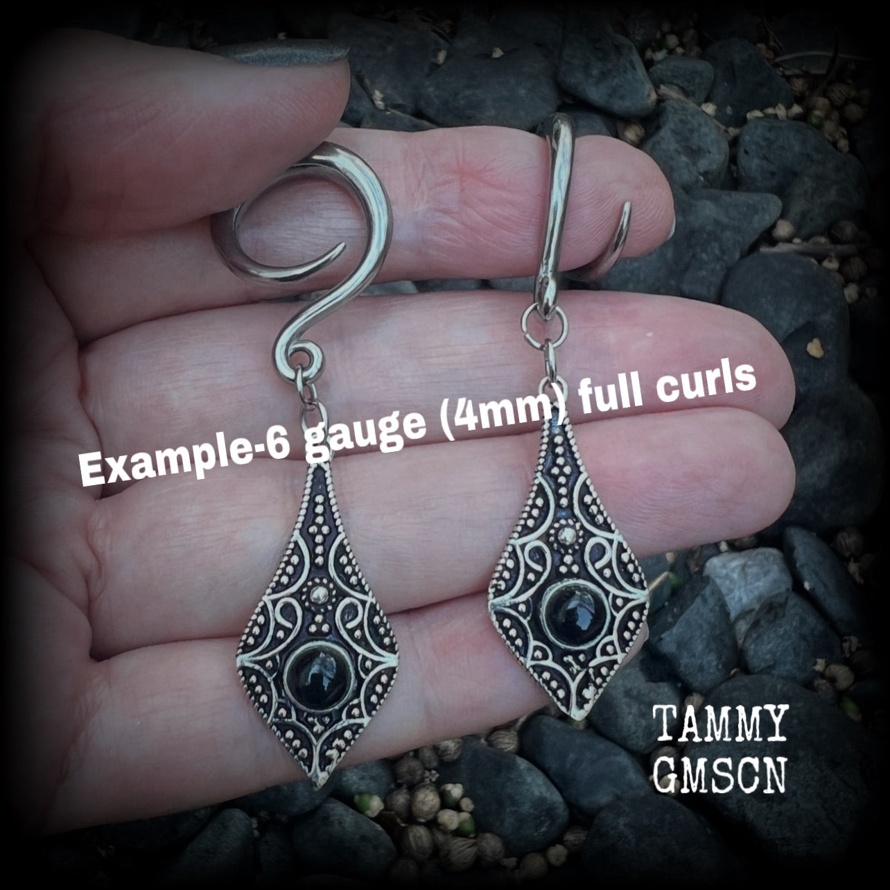 This is a pair of gorgeous boho black onyx gauged earrings, weighing in at approx 16 grams each, and measuring just over 7 cms from tip to tip.
This pair has been made with 6 gauge (4mm) surgical steel full curl hooks, suitable for stretched lobes.