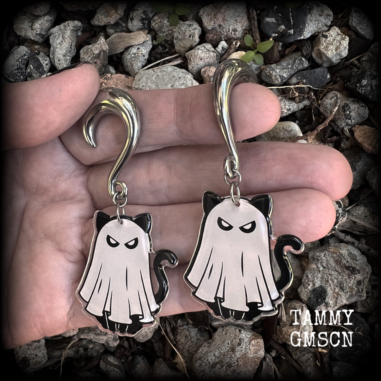 Halloween earrings Halloween ear hangers Halloween tunnel earrings Halloween tunnel dangles Spooky earrings Halloween jewelry Cat earrings Cat jewelry 6g 2g 0g 00g 1/2” 9/16” 5/8” 3/4” 7/8” 1” 1.10” 1.18” Stretched ears Stretched lives Gauged ears Gauged earrings Ear weights