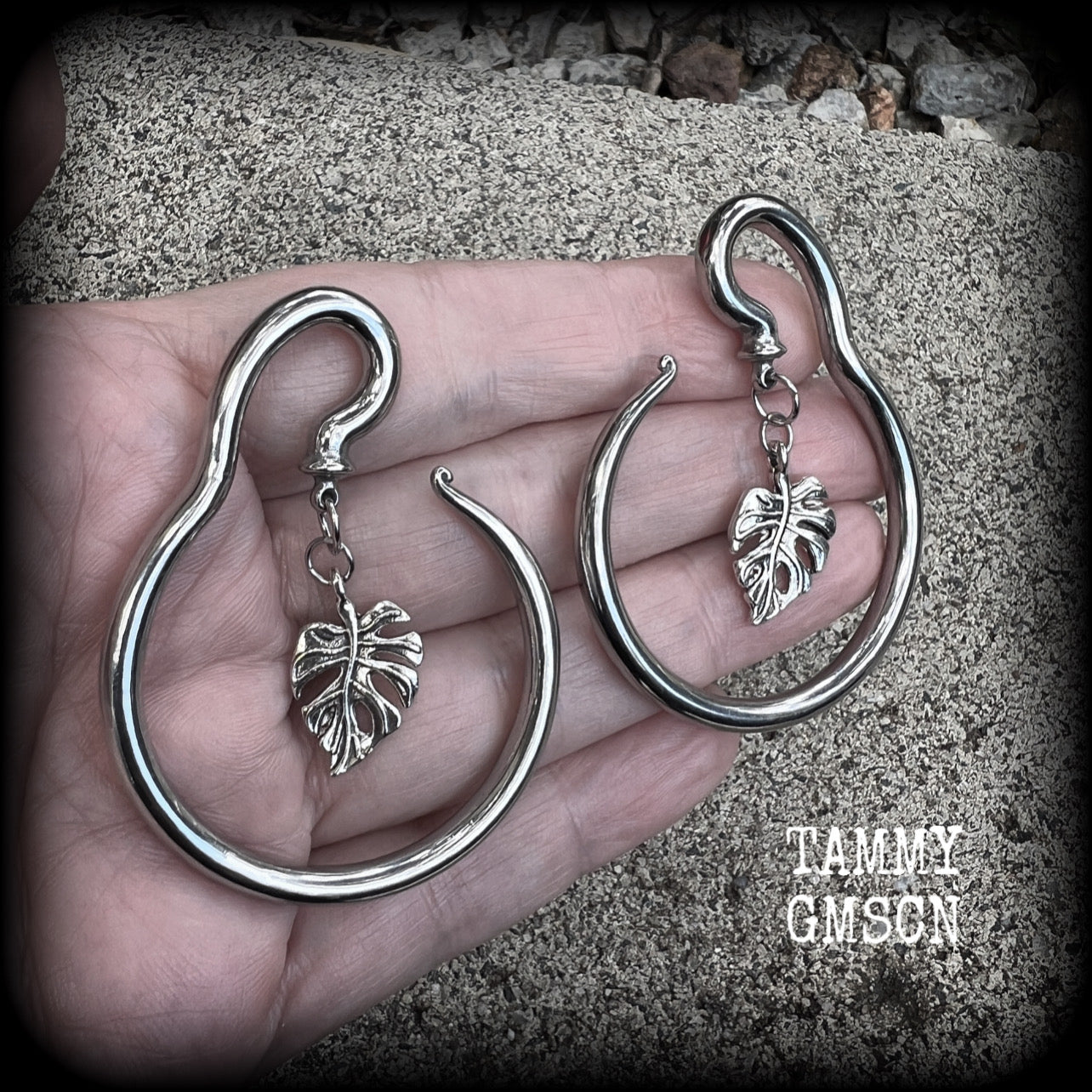 Earrings for stretched lobes Monstera leaf gauges Monstera ear weights Monstera leaf ear hangers 6 gauge ear weights  Body jewelry Stretched lobes 4g 5g 6g 2g 0g Stretched ears Gauged ears Gauged earrings Cottagecore Whimsigoth fairycore Goblincore Gypsy boho jewelry Boho gypsy