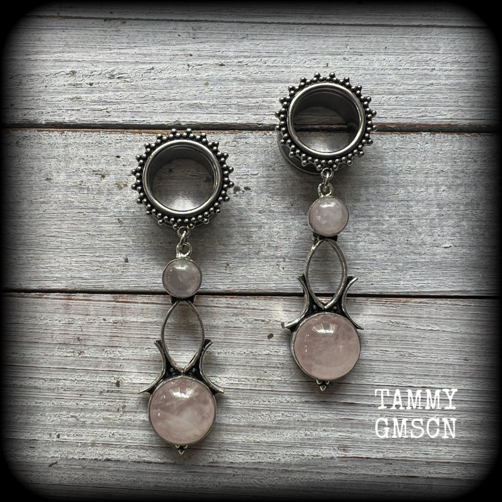 These beautiful earrings have been made with gorgeous translucent pink rose quartz gemstones in a beautiful big boho antique silver setting, weighing approx 13 grams each and measure just over 7cms from tip to tip.
This pair has been made with 5/8” gauge (16mm) gauge ornate surgical steel screw fit tunnels.