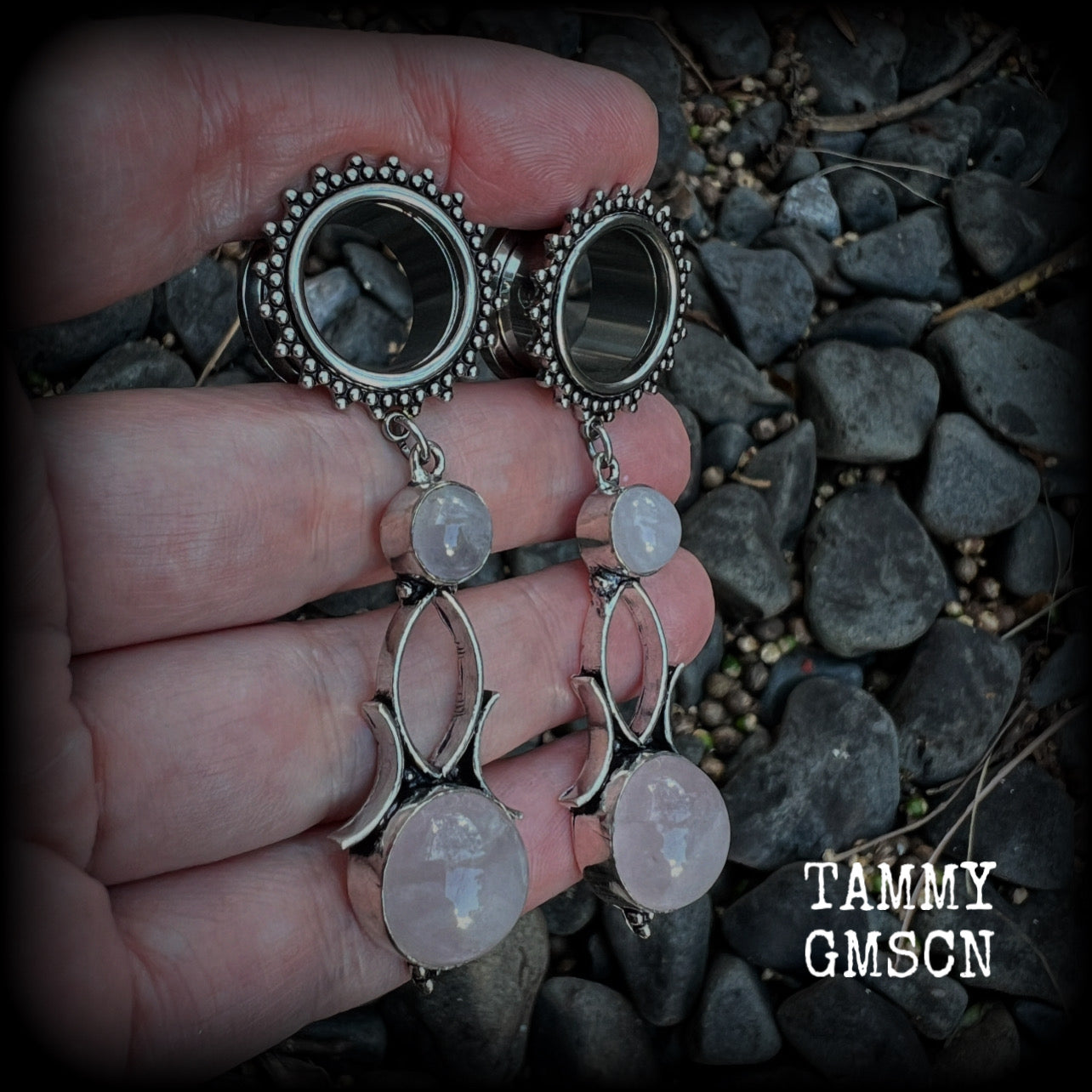 These beautiful earrings have been made with gorgeous translucent pink rose quartz gemstones in a beautiful big boho antique silver setting, weighing approx 13 grams each and measure just over 7cms from tip to tip.
This pair has been made with 5/8” gauge (16mm) gauge ornate surgical steel screw fit tunnels.