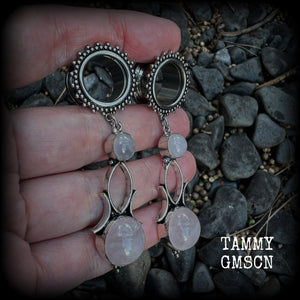 These beautiful earrings have been made with gorgeous translucent pink rose quartz gemstones in a beautiful big boho antique silver setting, weighing approx 13 grams each and measure just over 7cms from tip to tip.
This pair has been made with 5/8” gauge (16mm) gauge ornate surgical steel screw fit tunnels.