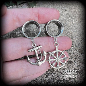 Featuring gorgeous antique silver anchor and ships wheel charms, these adorable earrings are lightweight, weighing only 6 grams each and measure just on 5cms from tip to tip.

This pair have been made with 5/8" gauge (16mm) surgical steel screw fit earlets-for stretched lobes.