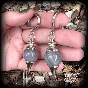 This is a pair of gorgeous grey agate gauged earrings, weighing in at approx 18 grams each, and measuring just over 7 cms from tip to tip.
This pair has been made with 6 gauge (4mm) stainless steel full curl hooks, suitable for stretched lobes.