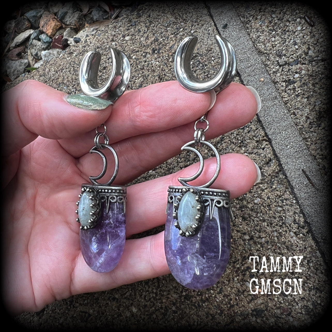 Amethyst ear weights Amethyst jewelry Amethyst ear weights 16mm ear weights Ear gauges Amethyst gauged earrings Gemstone tunnel dangles Gemstone ear weights Ear hangers Cottagecore jewelry Stretched ears 4mm 6mm 8mm 10mm 12mm 14mm 16mm 19mm 22mm 25mm 28mm 30mm Gauges