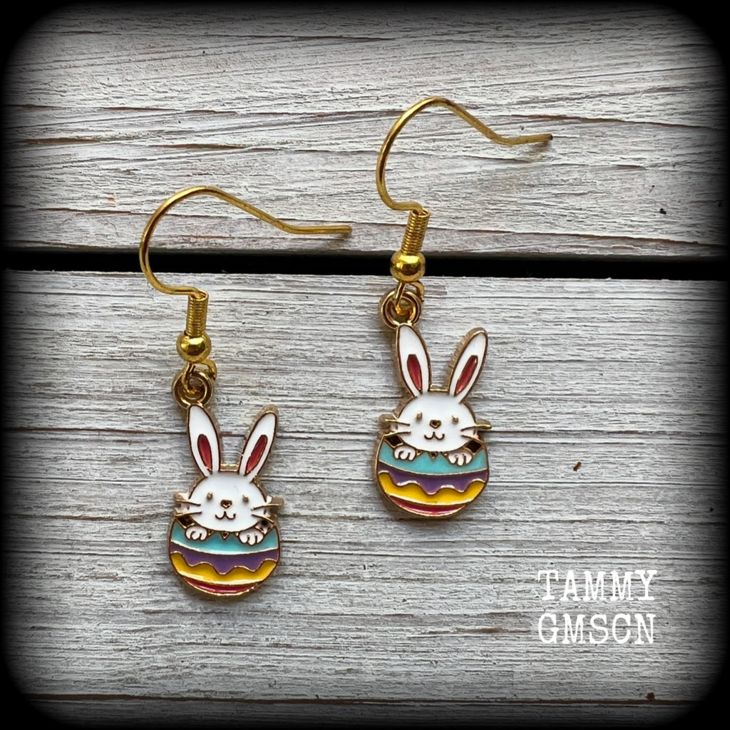 Super cute and super light weight, these adorable earrings feature colourful enamel and antique gold bunny rabbit and easter egg charms.
Measuring just under 4cms from tip to tip and weighing only a gram or two each, this pair has been made with french hooks-for pierced ears.