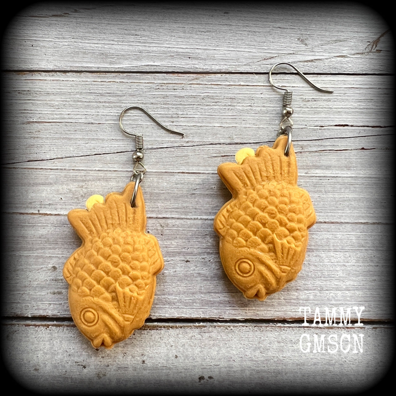 Taiyaki dessert earrings Manjyu Fish earrings Red bean fish earrings Custard Kawaii earrings Kawaii jewellery Japanese jewelry Pierced ears
