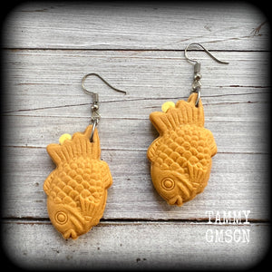 Taiyaki dessert earrings Manjyu Fish earrings Red bean fish earrings Custard Kawaii earrings Kawaii jewellery Japanese jewelry Pierced ears
