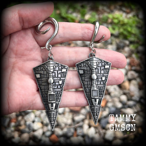 These awesome Star Wars Imperial Star Destroyer gauged earrings are nice and big, measuring just under 10cms from tip to tip, and not too heavy at 28 grams a piece.


This pair has been made on 2 gauge (6mm) surgical steel full curl hooks, to be worn in stretched lobes.