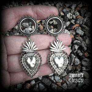These gorgeous tunnel earrings feature beautiful antique silver sacred hearts, are nice and lightweight, weighing approx 10 grams each and measure just under 7cms from tip to tip.

This pair has been made with 9/16" (14mm) gauge ornate surgical steel screw fit tunnels.