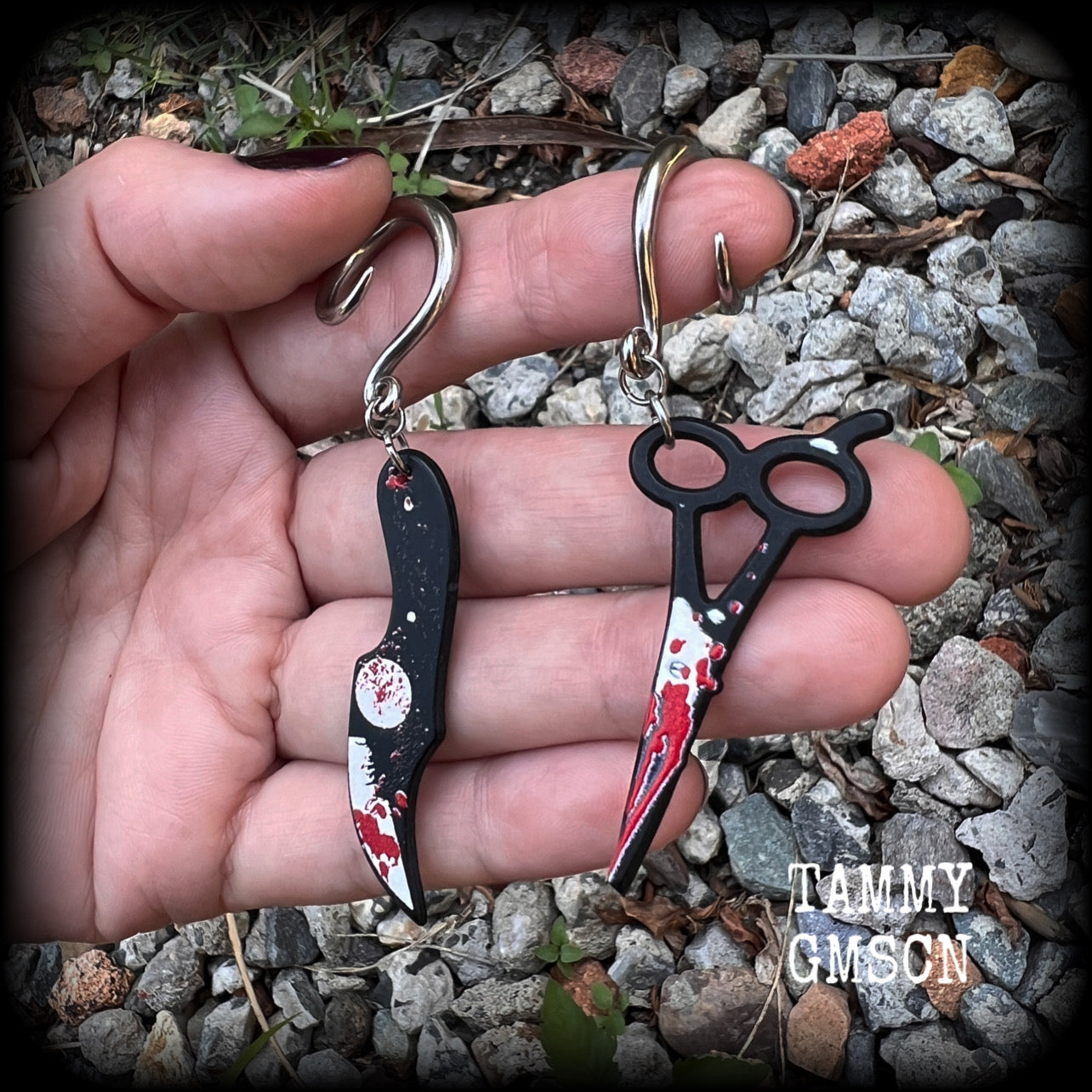 Halloween ear hangers Scissors Knife Weapon Murder Horror show Halloween jewelry Crime scene True crime Slasher films Horror movies Horrorpunk Horror punk jewelry Murderdolls Wednesday 13 4mm 6mm 8mm 10mm 12mm 14mm 16mm 19mm 22mm 25mm 28mm 30mm