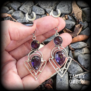 These gorgeous gauged earrings feature beautiful purple facet amethyst gemstones in an antique silver art deco style setting, measuring just over 7cms from tip to tip, and weighing approx 6 grams each, not too heavy...