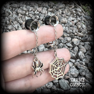 These super cute antique silver and cob web tunnel dangles are nice and lightweight and nice and dangly, weighing only a gram or two each, and measuring just under 7cms from tip to tip.

💥This listing includes one pair of surgical steel single flared O-ring earlets